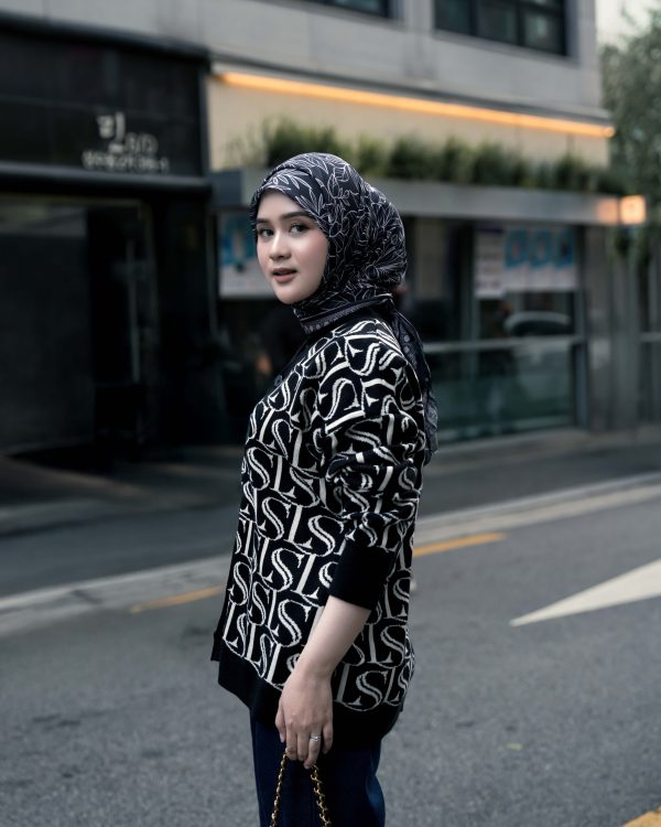 La Sabellè x Alifhia fitri : Soul In Seoul - Aera Tale Scarf - Nightshade